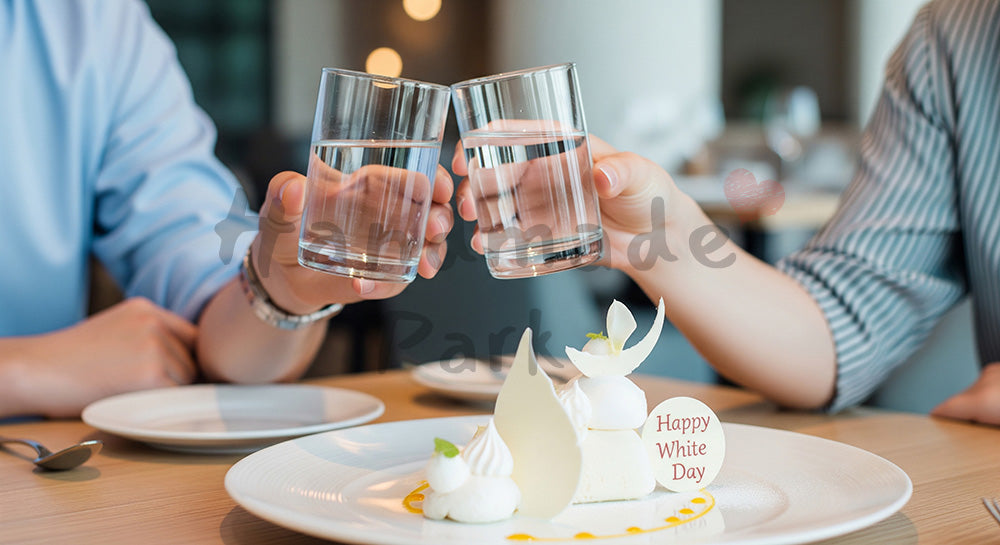 フリー素材 無料 写真|レストランで白いデザートと軽い乾杯、手元中心のホワイトデー 背景素材