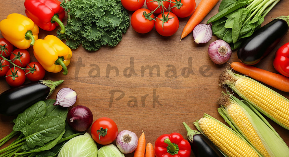 フリー素材 無料 写真|木目テーブルに並ぶ新鮮な野菜のフラットレイ、ロゴのない素材で料理や健康記事に使いやすい構成