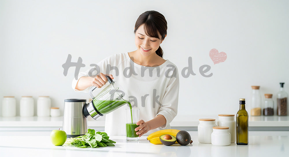 フリー素材 無料 写真|キッチンでスムージーを作る日本人女性のヘルシーな生活(表現5)