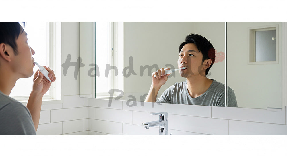 フリー素材 無料 写真|朝の洗面所で電動歯ブラシを使う日本人男性のヘルスケアシーン(表現1)