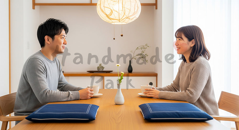 フリー素材 無料 写真|和モダンなダイニングで会話を楽しむ日本人夫婦の朝時間 コピースペースあり