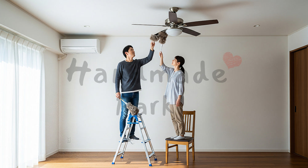 フリー素材 無料 写真|天井のシーリングファンを協力して掃除する日本人夫婦(表現1)