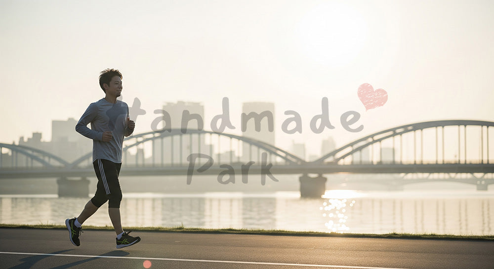 フリー素材 無料 写真|川沿いの遊歩道で朝ランをする日本人男性ランナーのウェルネスレジャーシーン 背景素材