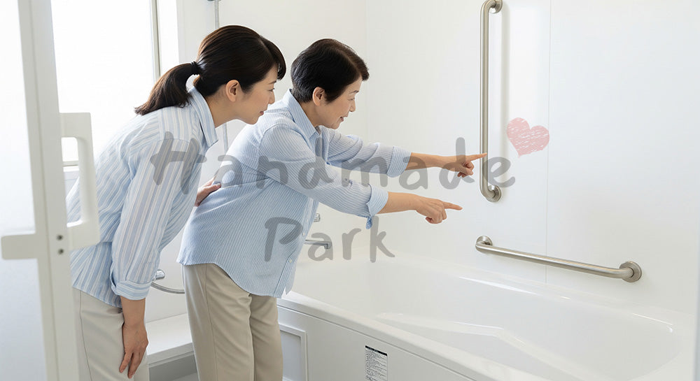 フリー素材 無料 写真|浴室の手すりや浴槽の高さを確認する日本人シニア女性と娘世代女性 背景素材