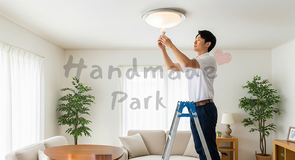 フリー素材 無料 写真|リビングの電球をLED電球に交換する日本人男性の省エネライフ 背景素材