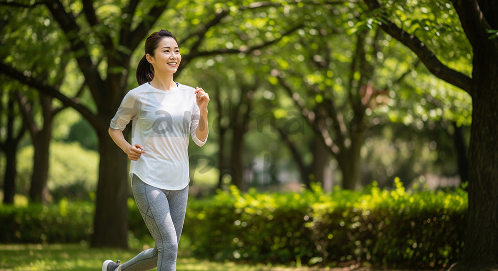 フリー素材 無料 写真|姿勢改善ストレッチをする日本人女性のセルフケア 写真背景