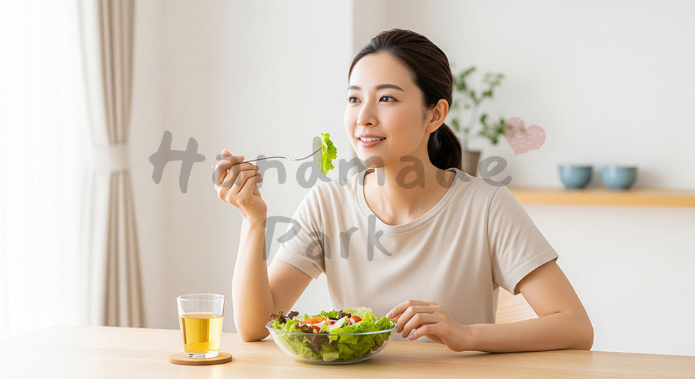 フリー素材 無料 写真|サラダを食べる日本人女性のヘルシーなランチ 背景素材