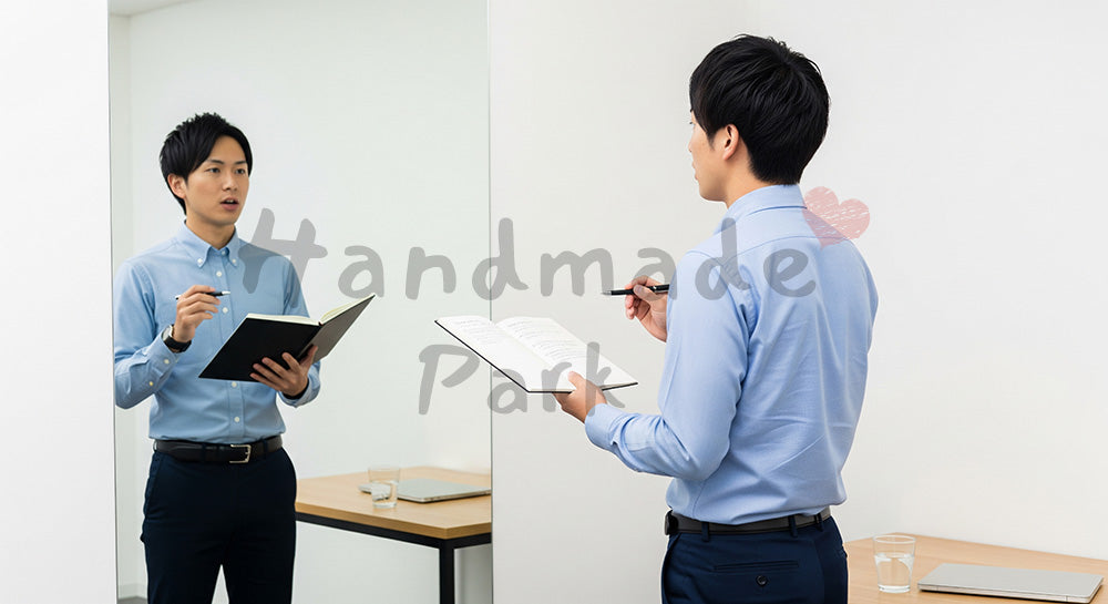 フリー素材 無料 写真|昇給面談の練習をする日本人男性のキャリアアップ準備