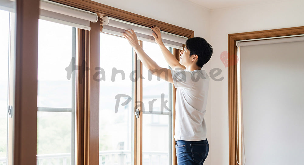 フリー素材 無料 写真|リビングの壁紙をローラーで貼り替える日本人夫婦のDIYリフォーム 写真背景