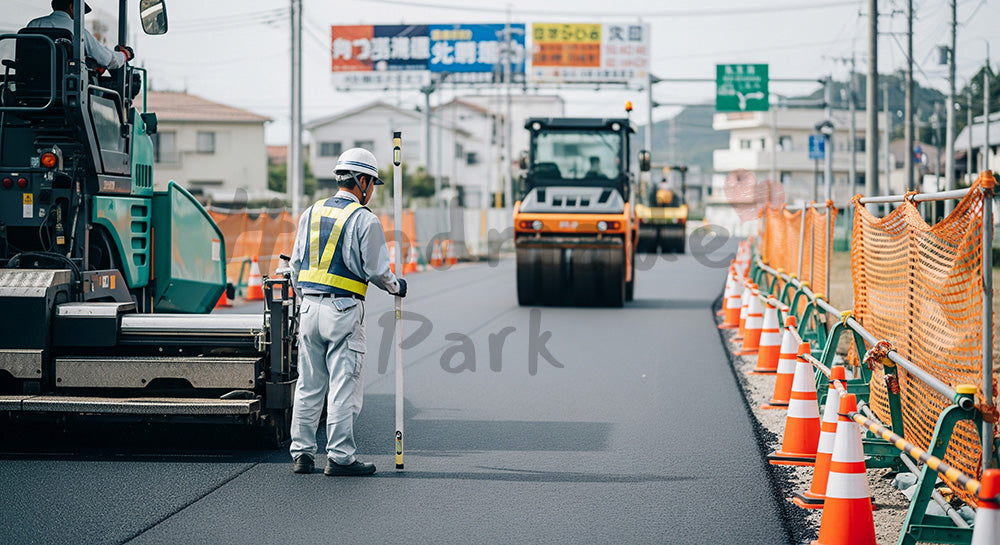 フリー素材 無料 写真|レベル棒で路面高さを確認する日本人道路工事作業員 写真背景