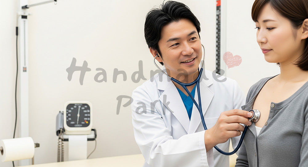 フリー素材 無料 写真|聴診器で呼吸音を確認する日本人ドクターと患者 背景素材