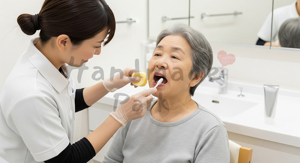 フリー素材 無料 写真|洗面所で高齢者の口腔ケアを行う介護スタッフ 写真背景