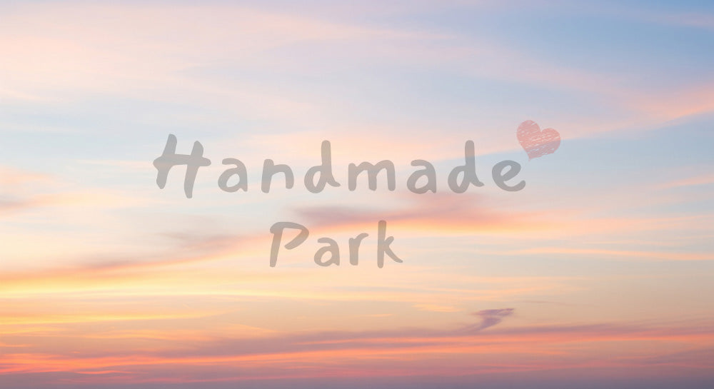 フリー素材 無料 写真|薄雲越しに淡い朝焼けが広がる空、優しいトーンの背景に使えるスカイ背景写真素材、Webや印刷の背景・資料に便利