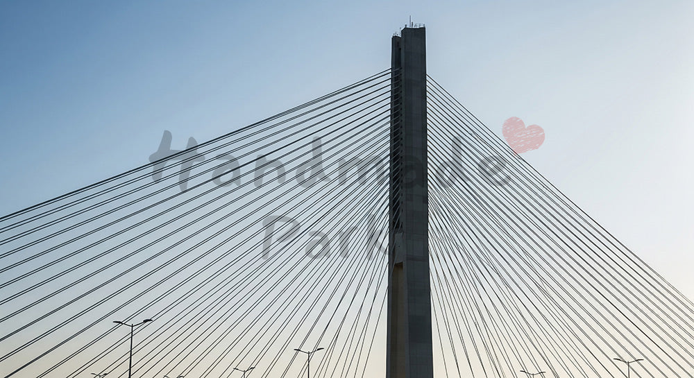 フリー素材 無料 写真|斜張橋のラインと青空、洗練された都市インフラの背景写真