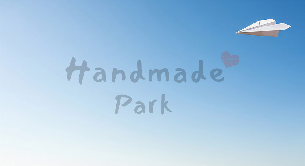 フリー素材 無料 写真|紙飛行機がアクセントの青空背景、教育・スタートアップに使えるスペース多め素材