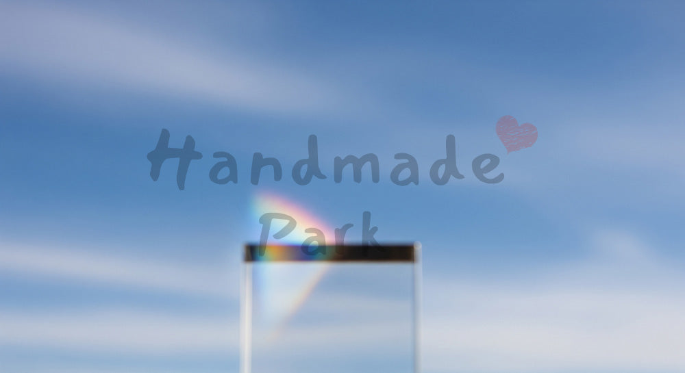 フリー素材 無料 写真|プリズムの虹が淡く重なる青空アブストラクトバックグラウンド、洗練されたデザイナー向け横長素材