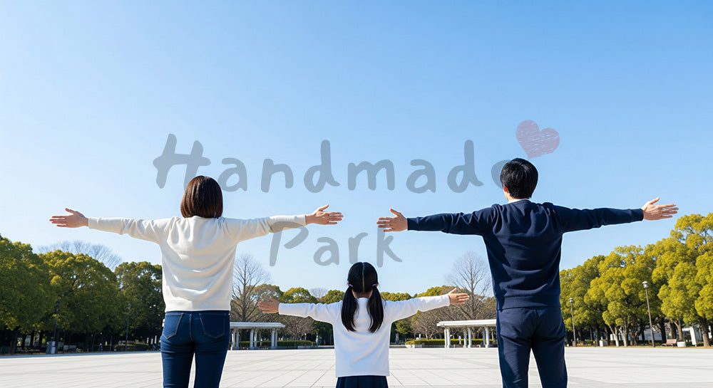 フリー素材 無料 写真|健康と幸せを感じる休日シーンのある青空の下で深呼吸する日本人家族の後ろ姿