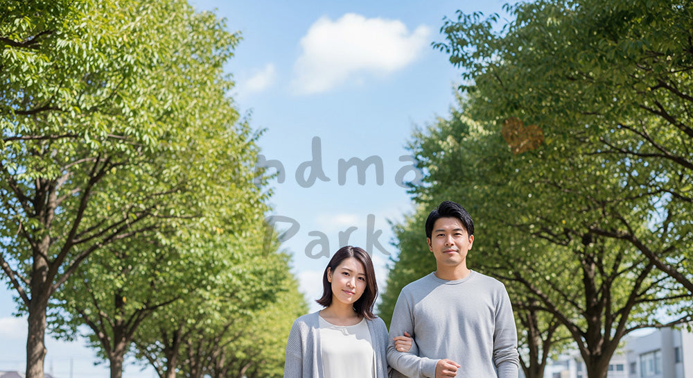 フリー素材 無料 写真|並木道で寄り添う日本人カップル(正面)
