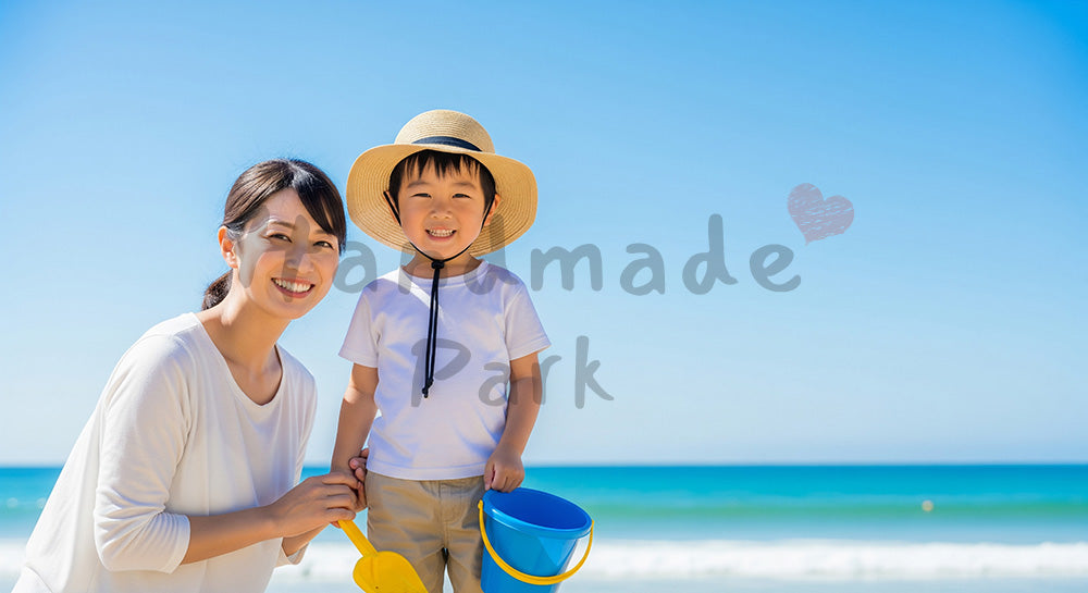 フリー素材 無料 写真|砂浜で笑う日本人家族(正面) 背景素材