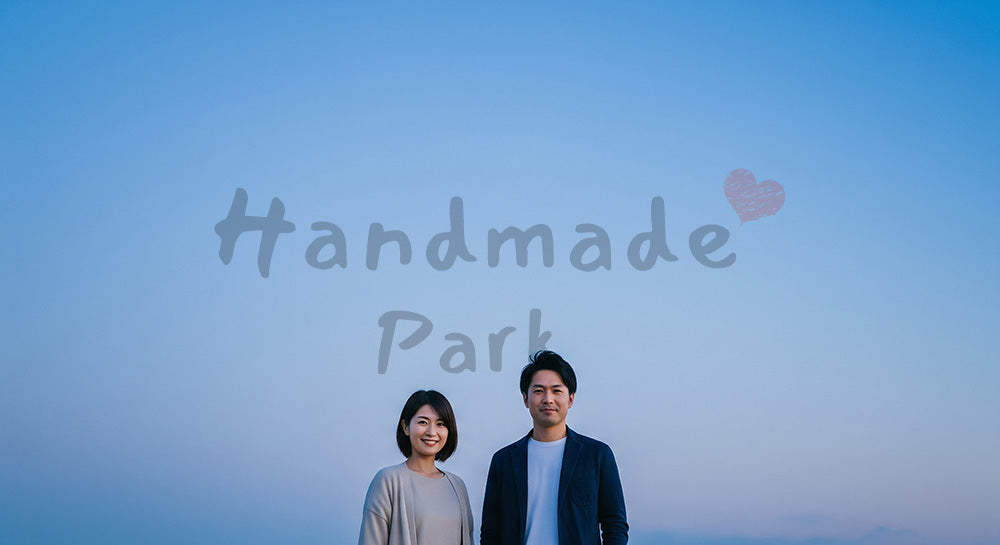 フリー素材 無料 写真|夕方前の青空余白と日本人カップル(正面)