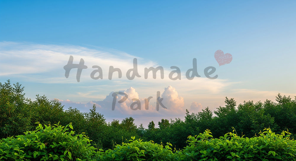 フリー素材 無料 写真|SDGs向け緑のフレームと空の背景 雲ありで余白たっぷり 背景素材