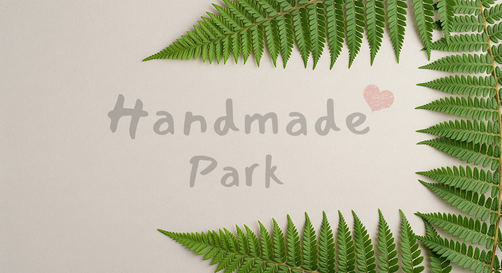 フリー素材 無料 写真|グレージュ紙にシダ葉の右上フレーム、左下にスペース