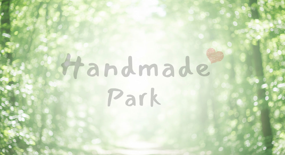 フリー素材 無料 写真|葉のボケとこもれ日光の粒だけのアブストラクト森バックグラウンド、中央空きスペース