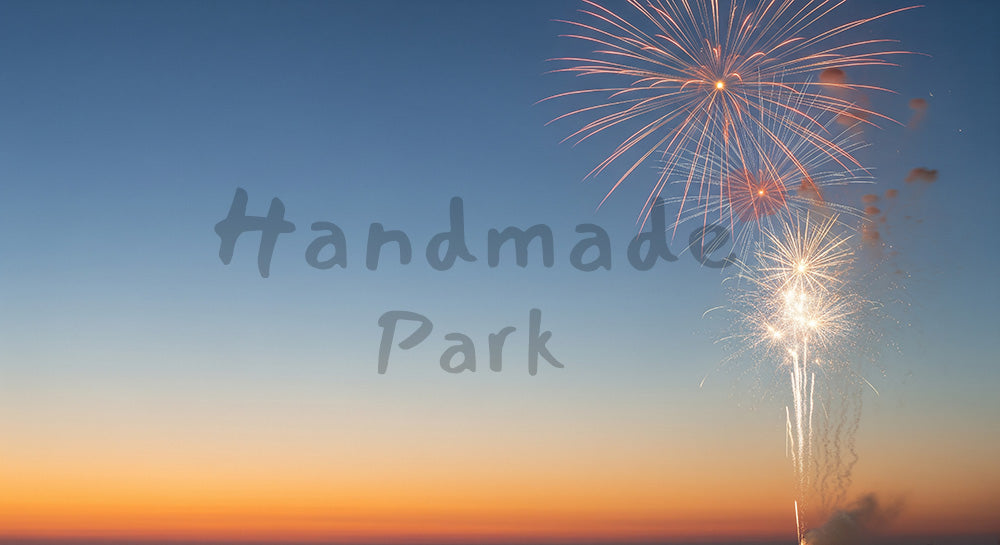 フリー素材 無料 写真|花火を右上に寄せた夜空背景 左側に大きな余白でデザイナー向け素材 文字入れ向き