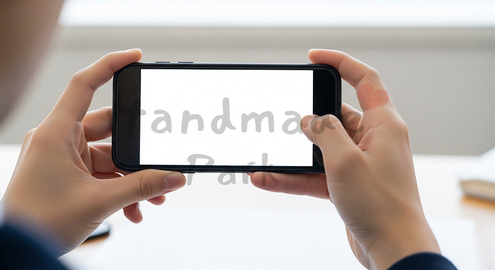 フリー素材 無料 写真|日本人の手元 スマホで撮影メモ風 余白|ブログやコラムの差し込みに使いやすい