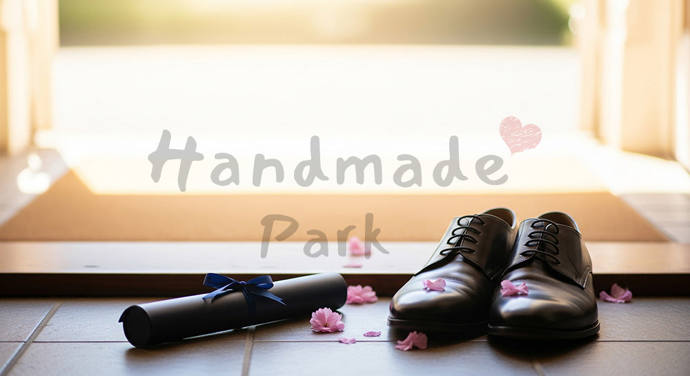 フリー素材 無料 写真|卒業式当日の朝 ローファーと桜の花びら|LP・バナーに使える素材