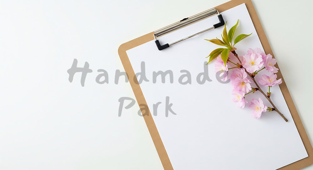 フリー素材 無料 写真|白紙の式次第風クリップボード 桜と余白|文字入れしやすい余白あり