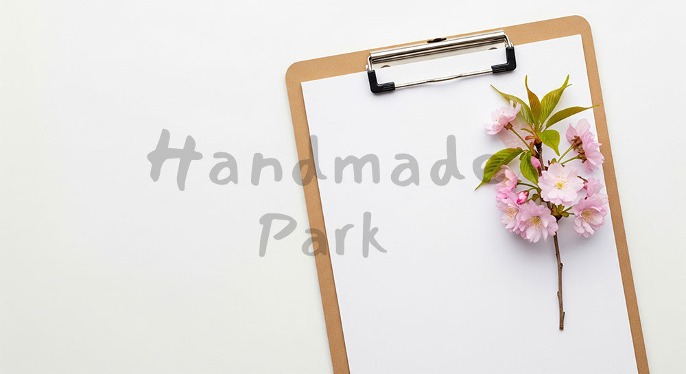 フリー素材 無料 写真|白紙の式次第風クリップボード 桜と余白|余白たっぷりで見出しが入れやすい