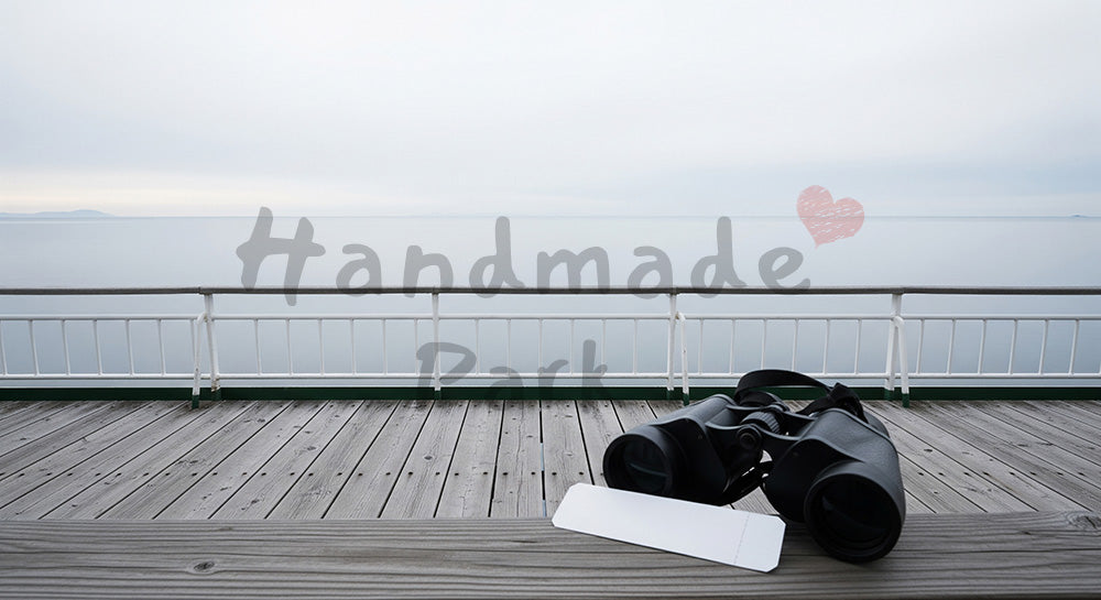 フリー素材 無料 写真|GWの船旅 海と空のデッキ 文字なし・余白あり|文字入れしやすい余白あり