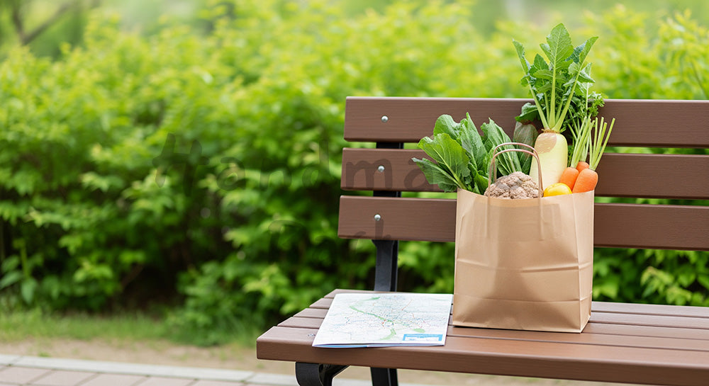 フリー素材 無料 写真|GW道の駅休憩 地元感小物と新緑 余白|余白を活かしたアイキャッチ