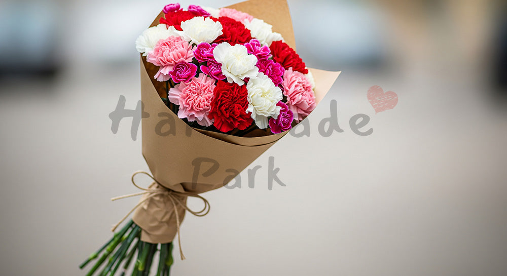 フリー素材 無料 写真|母の日 上品 クラフト紙の花束アップと余白|余白を活かしたアイキャッチ