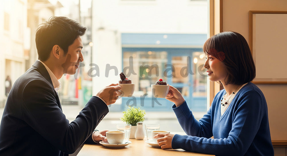 フリー素材 無料 写真｜背景素材カフェでドリンクとチョコを分け合う日本人カップル、窓際の柔光 写真背景