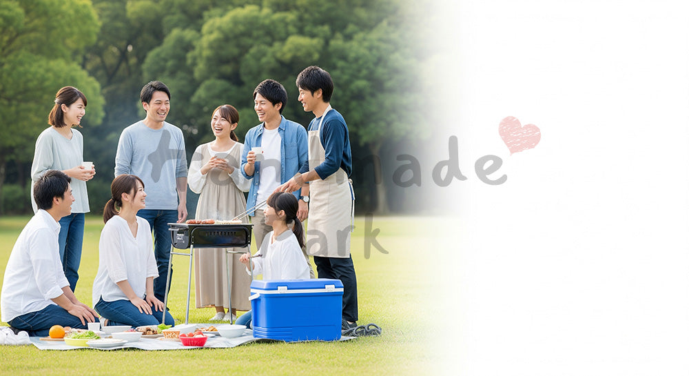 フリー素材 無料 写真｜日本の公園で家族と友人がBBQを楽しむ屋外レジャー明るい週末のにぎわいを写した行楽シーン