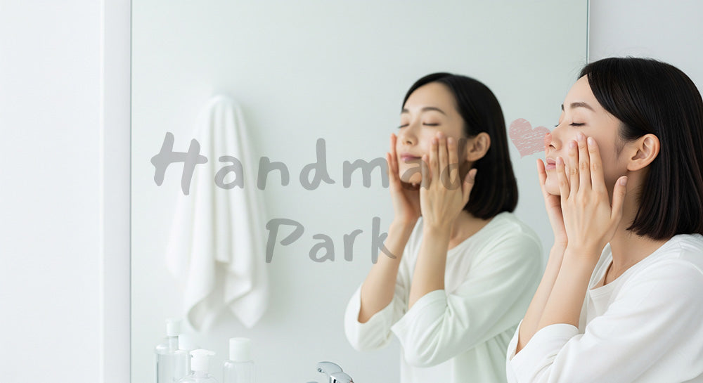 フリー素材 無料 写真｜洗面所で化粧水をなじませる日本人女性のスキンケア（表現4）