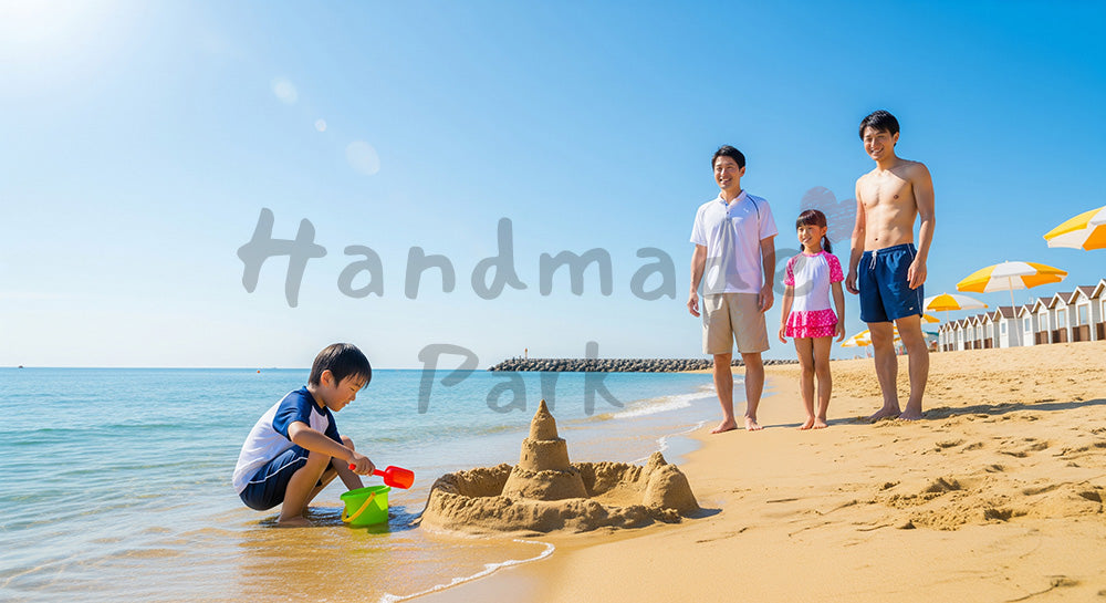 フリー素材 無料 写真｜夏の砂浜で波打ち際遊びを楽しむ日本人家族のビーチレジャーシーン 背景素材