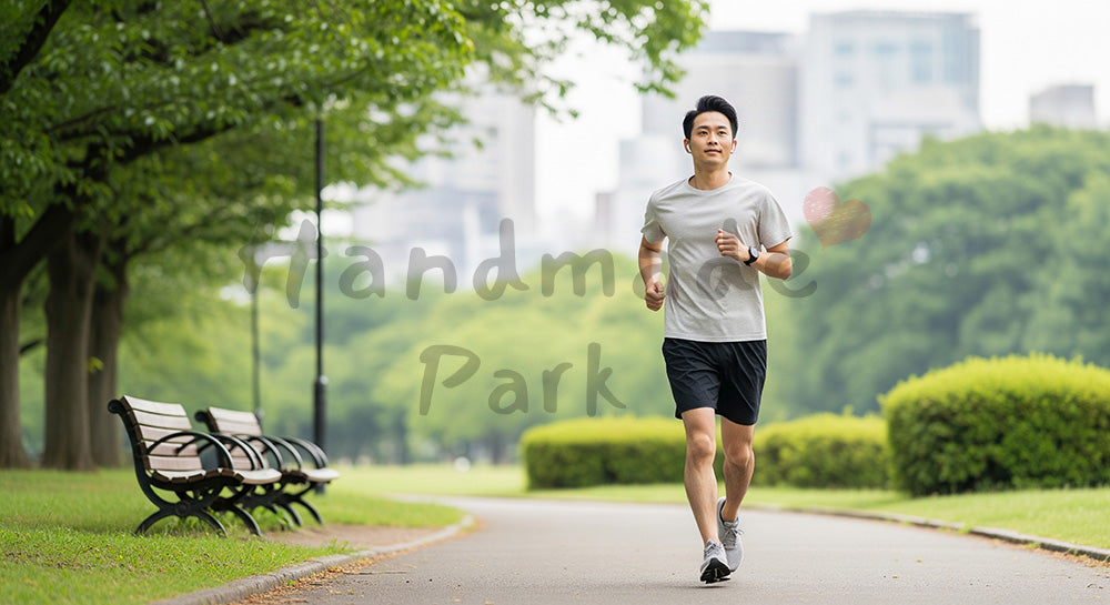 フリー素材 無料 写真｜朝の公園でジョギングをする日本人男性ランナーのヘルシーライフ 背景素材