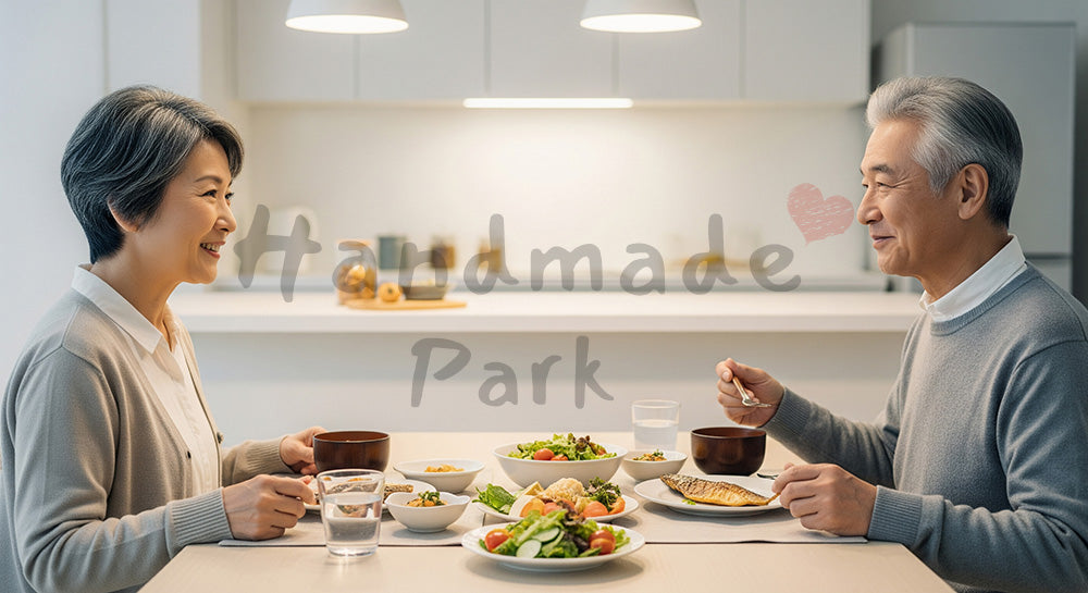 フリー素材 無料 写真|野菜中心のヘルシーな夕食を向かい合って食べる日本人シニア夫婦 余白あり