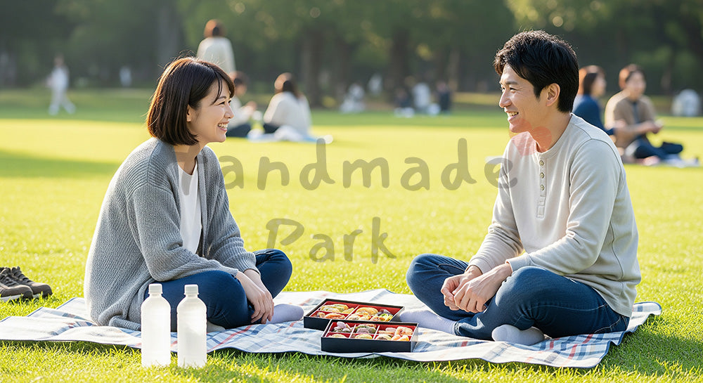 フリー素材 無料 写真｜芝生の上でピクニックデートを楽しむ日本人カップル 写真背景