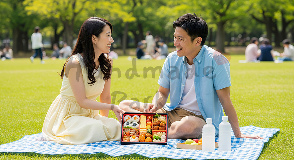 フリー素材 無料 写真｜芝生の上でピクニックデートを楽しむ日本人カップル 背景素材