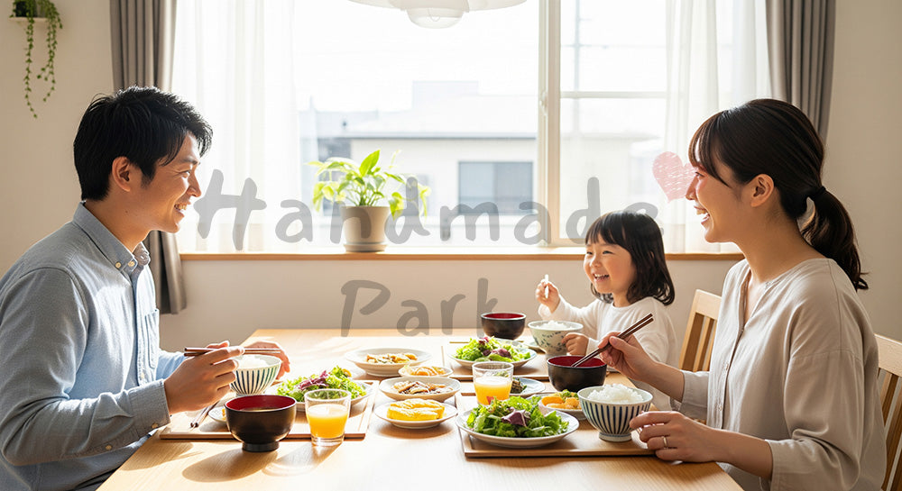 フリー素材 無料 写真｜朝食を囲んで会話を楽しむ日本人家族のダイニングシーン 写真背景