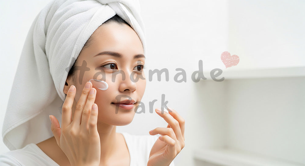フリー素材 無料 写真｜入浴後に乳液をなじませる日本人女性のスキンケアタイム 背景素材