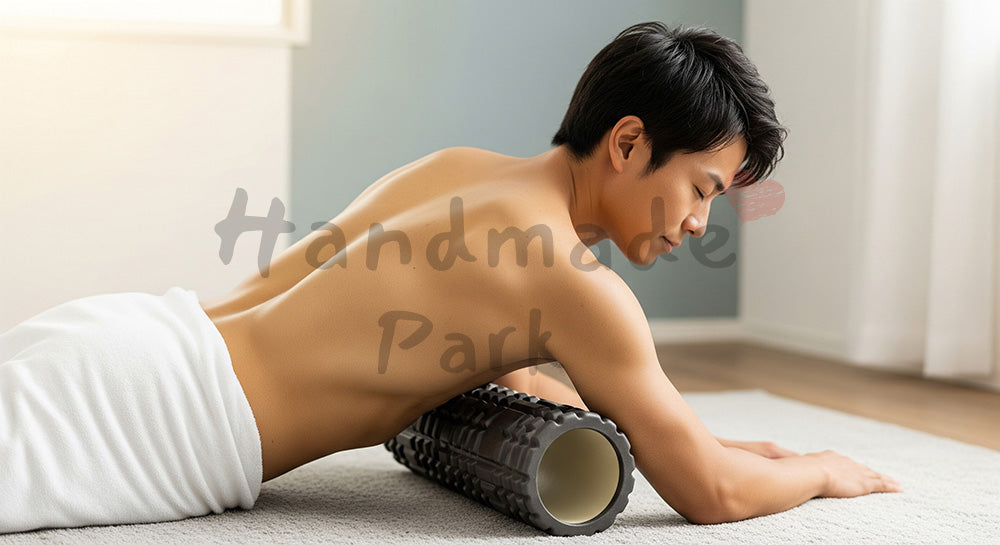 フリー素材 無料 写真｜ストレッチポールで背中をほぐす日本人男性 背景素材