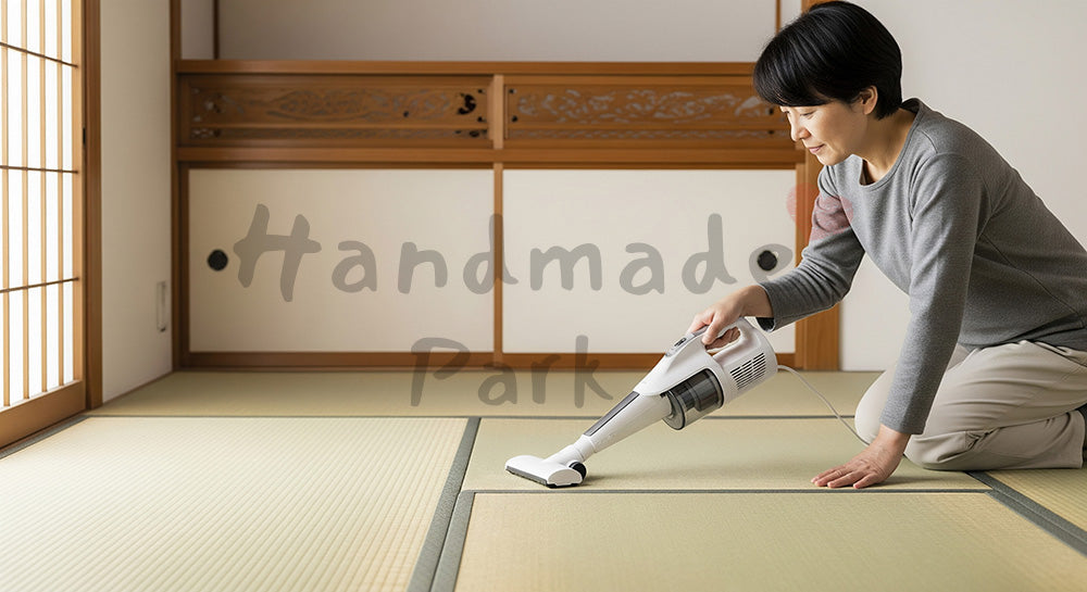フリー素材 無料 写真｜和室の畳を小型掃除機で丁寧に掃除する日本人のシンプルライフ 写真背景