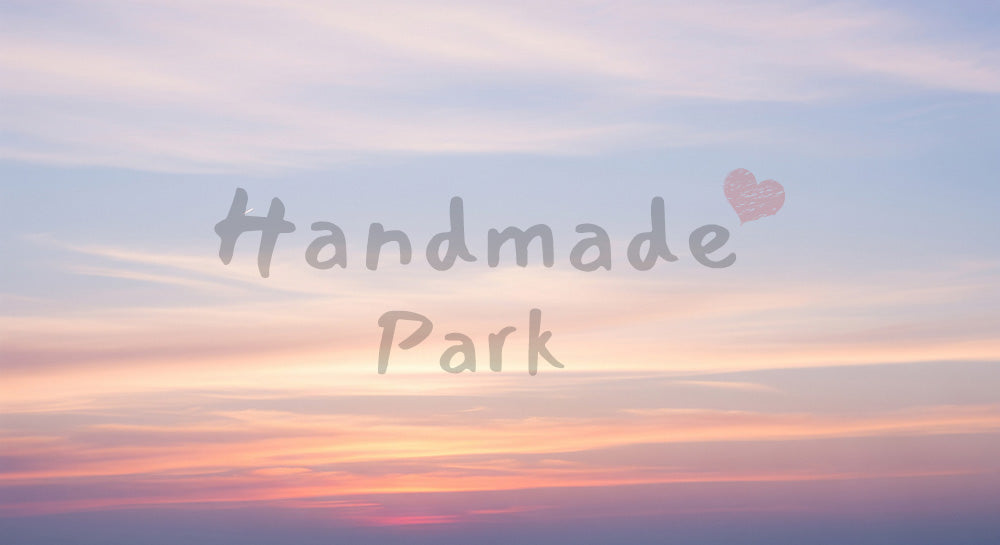 フリー素材 無料 写真｜薄雲越しに淡い朝焼けが広がる空、優しいトーンのバックグラウンドに使えるスカイバックグラウンド写真素材、Webや印刷のバックグラウンド・資料に便利