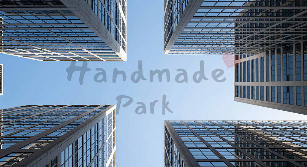 フリー素材 無料 写真｜ビルの谷間から見上げる青空、都市デザイン向けバックグラウンド写真