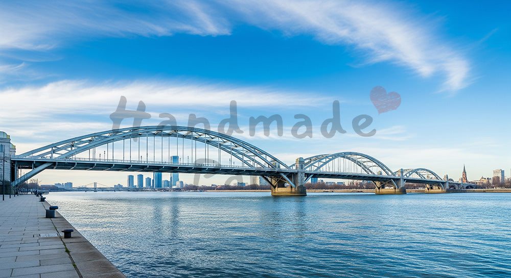 フリー素材 無料 写真｜川沿いから望む橋と青空都市生活を感じる背景写真